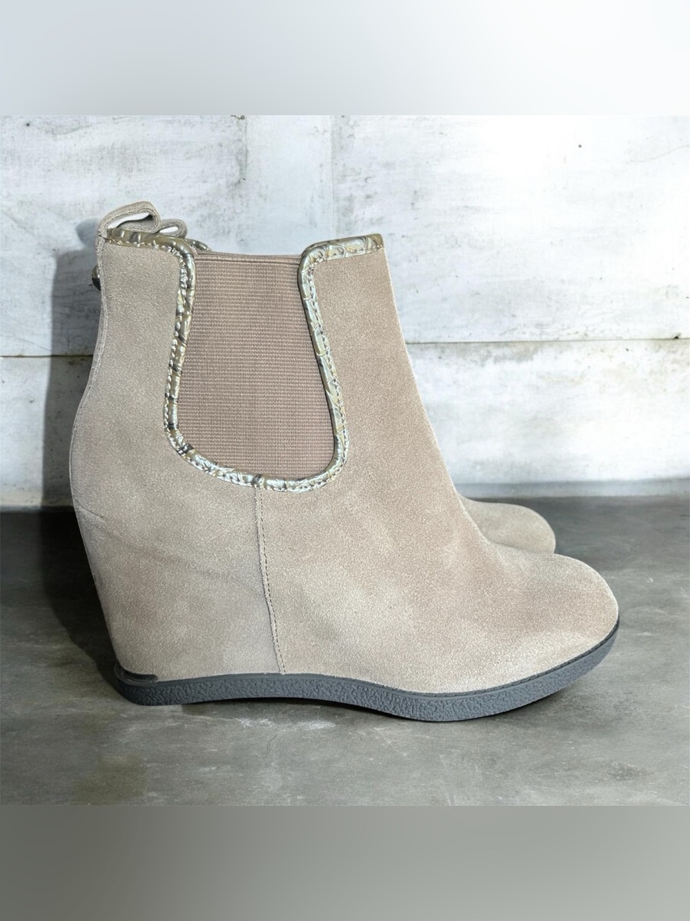 Donald J Pliner Dillon Ankle Wedge Boots Suede Women’s Size 8M